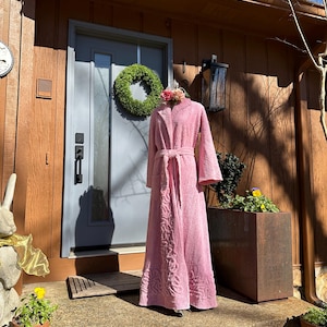 RARE 40&#39;s PINK CHENILLE Robe/Floral Robes/Vintage Robes/Antique Robe/Chenille Robe/Lounging Robe/Movie Star Robe/Near Mint Condition