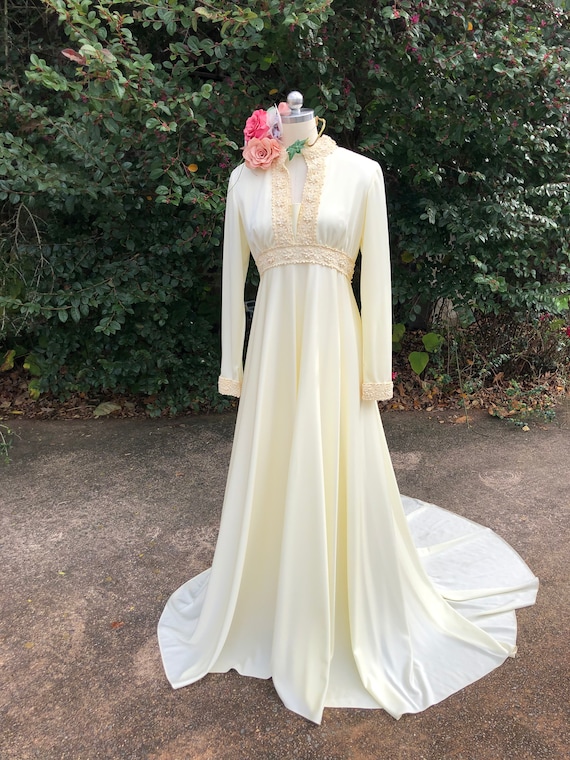 GORGEOUS 60 s WEDDING GOWN/60 s Wedding Gowns/Hippie Gem