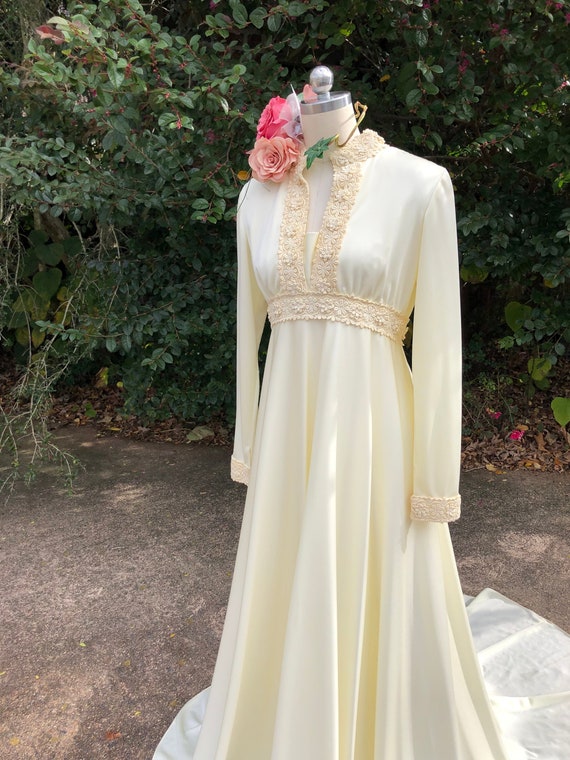 GORGEOUS 60 s WEDDING GOWN/60 s Wedding Gowns/Hippie Gem