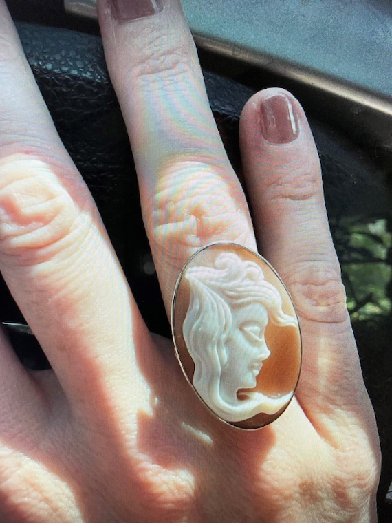 RARE 70's ITALIAN CAMEO Ring/70's Ring/Hand Carved