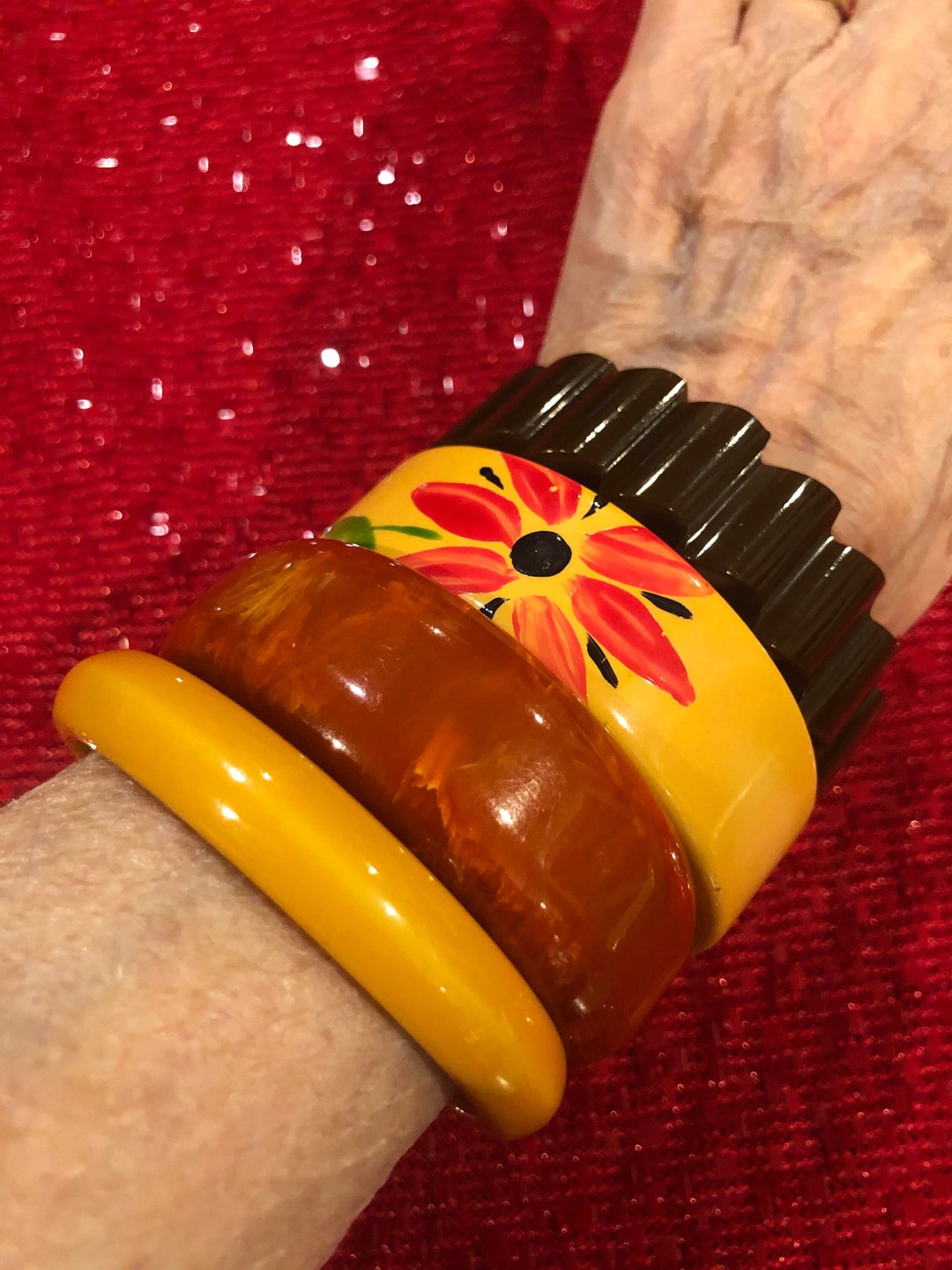 Bakelite Bangles Guide BOOK ベークライトアンティーク Bakelite Bangles: Price & Identification Guide by Karima