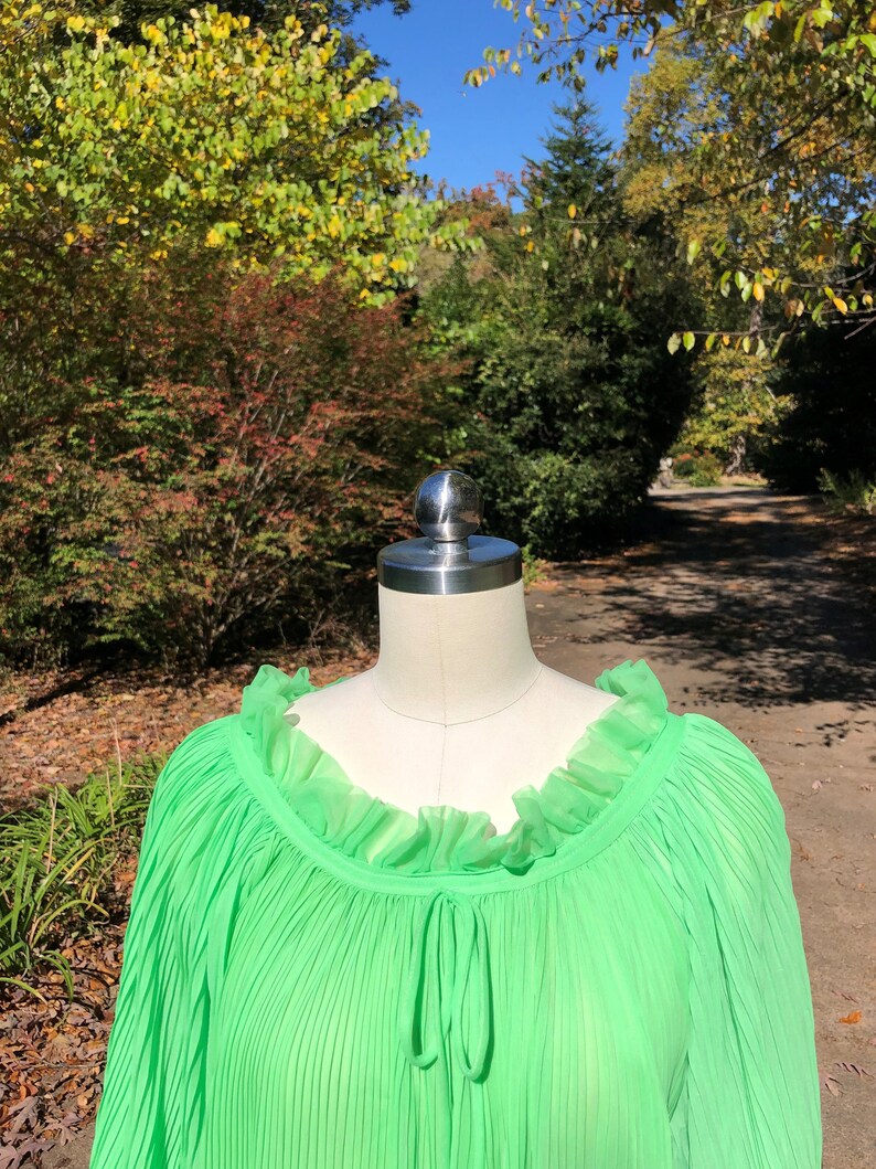 GORGEOUS Green BABYDOLL Nightgown/60s Bell Sleeve Babydoll Lingerie/60s Sheer Babydoll Dress/Vintage Sexy Sheer Lingerie/MINT Condition image 9