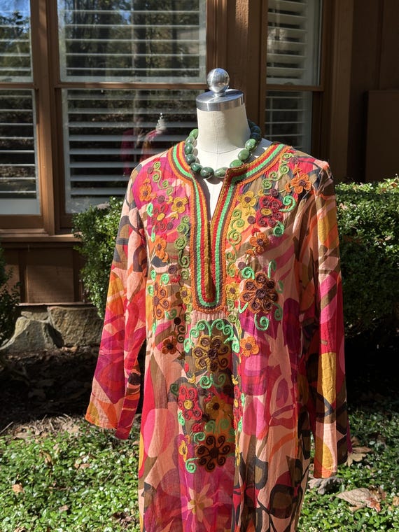 GORGEOUS 70's INDIAN COTTON Dress/Embroidered Dress/Floral Kaftan Dress/Mumu Dress/70's Dresses/Maxi Dresses/70's Clothing/Mint Condition
