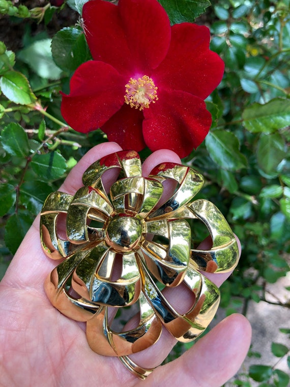 Trifari jewelry brooch deals