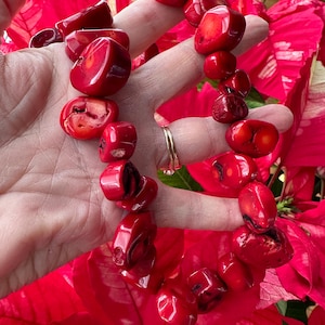GORGEOUS RED CORAL Necklace/Valentine Necklaces/80&#39;s Necklaces/80&#39;s Jewelry/Artisian Coral Jewelry/Coral Jewelry/Mint Condition