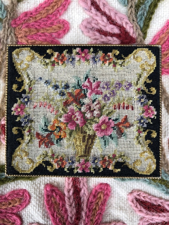 PETIT POINT Compact/Schildkraut Compacts/40's Comp