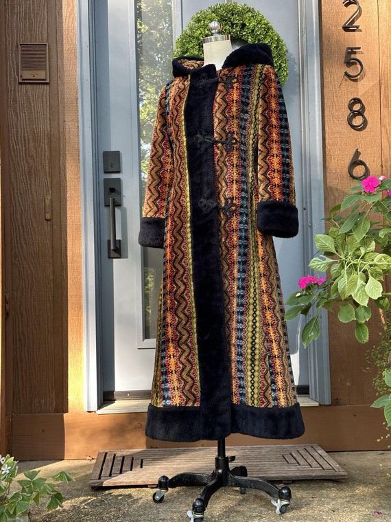 BEAUTIFUL RAINBOW TAPESTRY Coat/60's Coats/Tapestry Coats/Hooded Coats/Hooded Coats/Carpet Coats/Penny Lane Coats/Good Vintage Condition