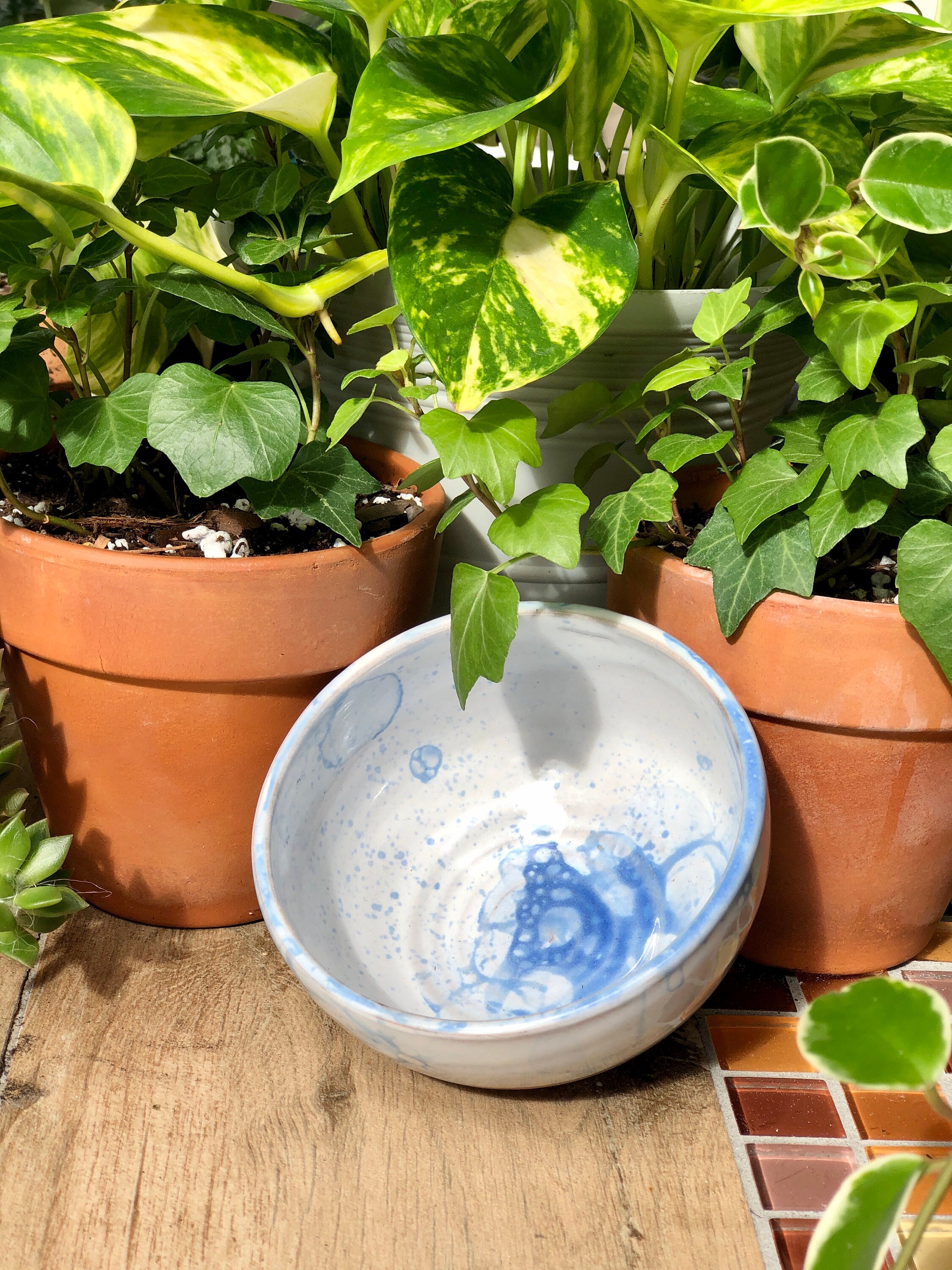 青い泡が入った手作りの陶器のボウル - Etsy 日本