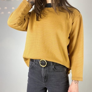 Camisa de manga larga con cuello redondo de algodón suave desgastado de los años 90 con rayas de Cobain / Camisa de manga larga con rayas amarillas minimalistas y corte relajado estilo Cobain