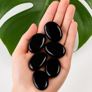 Black Obsidian Small Crystal Palm Stone, Flat Palm Stones, Healing Crystals, Crystals for Protection, Oval Worry Stones, Lithotherapy Stone