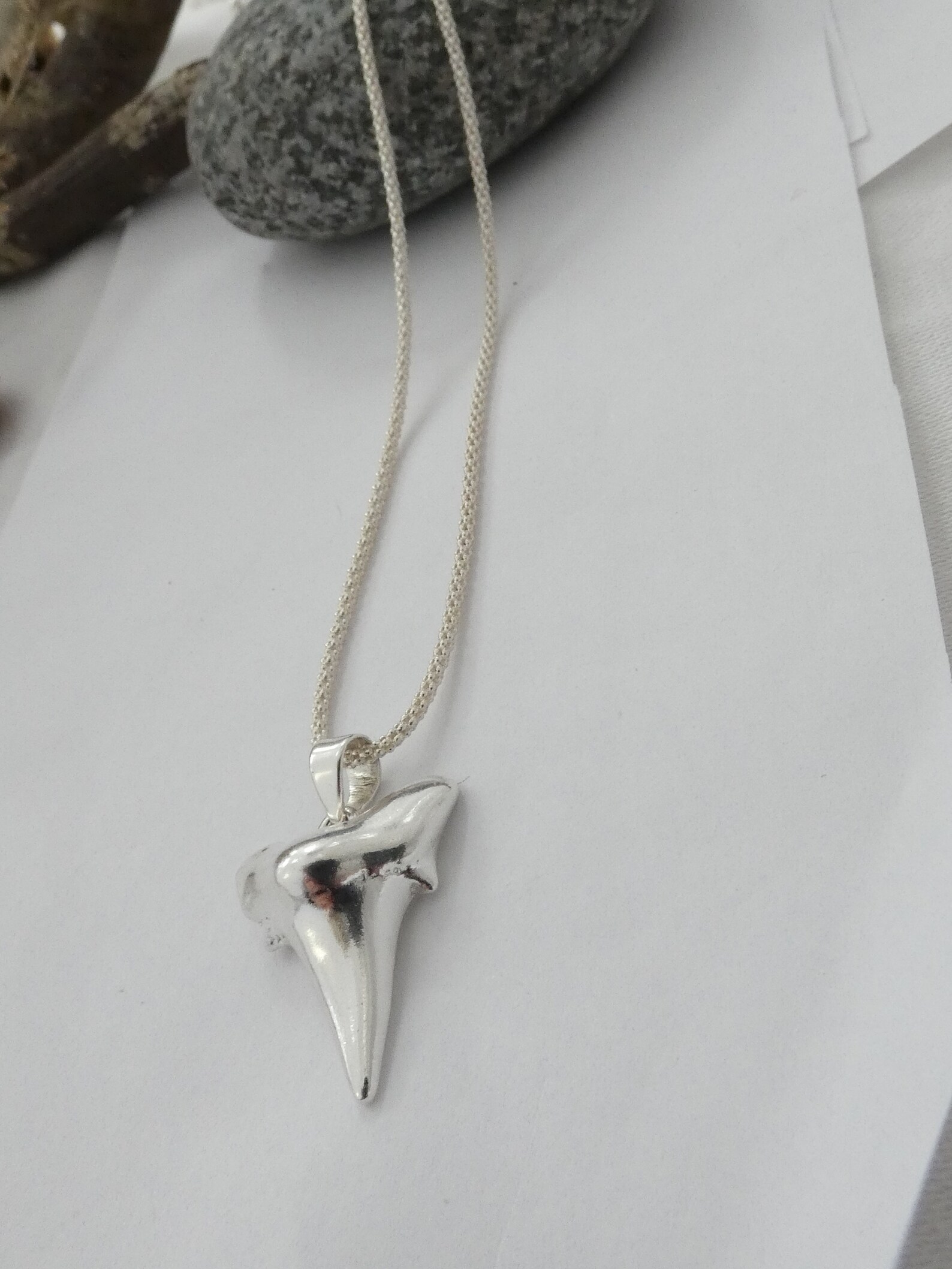 Pendentif Dent De Requin Et Nacre - Bijou Créateur Occasion, Très Bon état