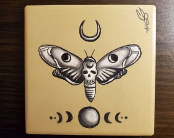 Coaster en céramique - Coaster peint à la main 4x4, Imperméable à l’eau, Halloween, Art Déco, Art d’Halloween, Acrylique, Céramique, Sorcière, Sorcellerie, Effrayant, Art