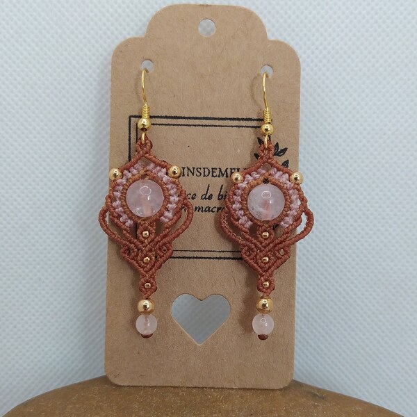 Boucles d'oreilles Micro Macramé Marron Caramel et Rose Pastel Perles Quartz Rose