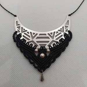 Collier Micro Macramé Noir Pendentif Lune Perle Argent image 3