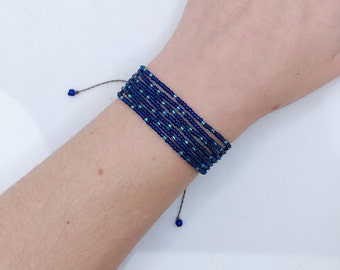 Bracelet Micro Macramé Gris et Perles de Rocailles Bleu foncé et Bleu Clair