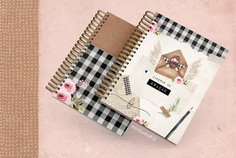 May include: Two spiral bound notebooks with black and white checkered covers. One notebook has a brown cover with white polka dots. The front cover of the other notebook features a watercolor illustration of an angel holding a brown envelope with a person inside. The text on the cover reads "Caderno de Ora&ccedil;&atilde;o" and "@estudio812".