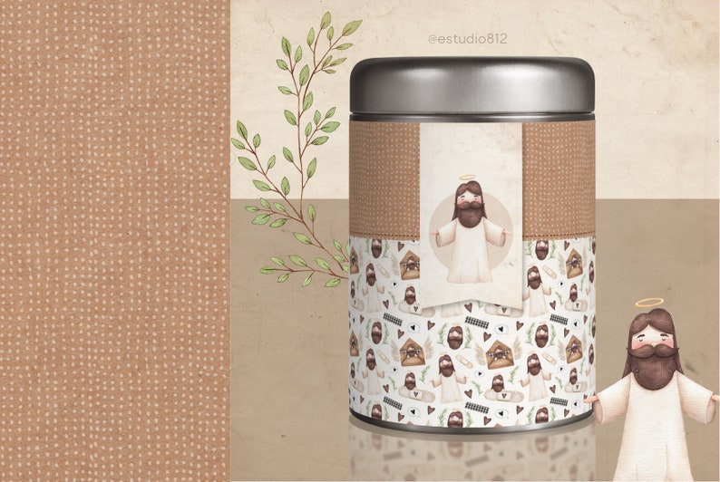 May include: A silver tin with a brown label featuring a cartoon illustration of Jesus. The label also includes the text "@estudio812". The tin is decorated with a repeating pattern of small illustrations of Jesus, houses, hearts, and leaves.