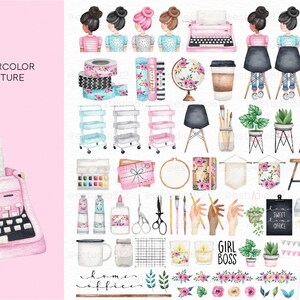 Pu&ograve; includere: Un set di 76 illustrazioni ad acquerello che rappresentano articoli da ufficio, piante e decorazioni per l'ufficio domestico. Le illustrazioni includono una macchina da scrivere, un mappamondo, una tazza di caff&egrave;, una lampada da tavolo, una sedia, una pianta, uno scaffale, una tavolozza di colori, tubetti di colore, colla, forbici, una tazza, una candela, una ghirlanda di fiori, uno striscione, un laptop, una stampante e un cartello che dice "Sweet Office".