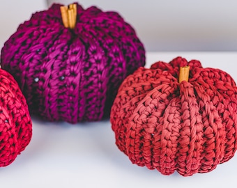 Crochet Pumpkin Pattern | Halloween Home Decor | Crochet Farmhouse Pumpkins with Cinnamon Stick