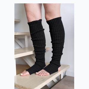 Chaussettes montantes pour femmes, jambières en laine mérinos tricotées à la main, jambières de yoga Pilates sans pieds en laine douce, cadeau pour amateur de yoga image 1