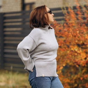 Handgestrickter Pullover mit hohem Ausschnitt, Oversized Merino Rollkragenpullover, Weitärmeliger Pullover, Fair made Damen Plus Size Strickmode