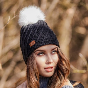 Hand knit hat for women, Fur pom pom hat, Wool winter hat, Beige beanie hat, Merino wool hat, Slouchy knit hat, Womens hat with lining 画像 5
