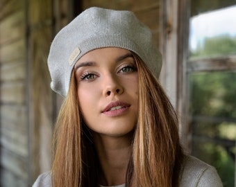 Béret élégant pour femme en gris, bonnet français en laine mérinos douce, béret élégant tricoté à la main