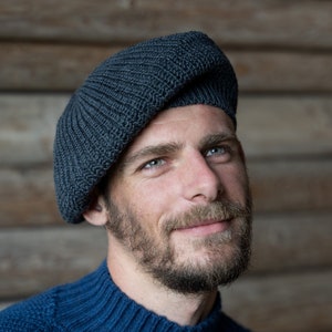 Christmas gift for artist, Knitter merino beret hat, Minimalist mens beret, Grey warm woolen beret for man, Gift for poet writer