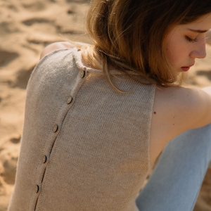 High quality pure alpaca wool knitted women&#39;s vest top, Simple buttoned beige vest sweater, Natural soft wool hand knit hygge vest MATERA