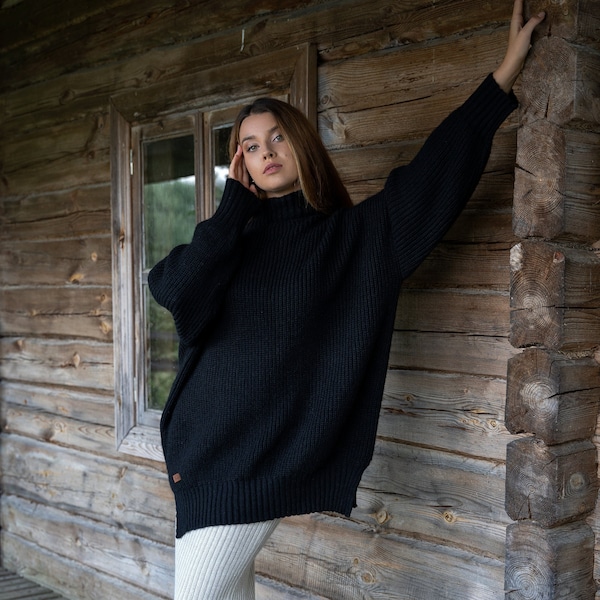 Maglione da donna lavorato a mano a collo alto, maglione in lana merino oversize nero, caldo pullover in lana naturale, maglione nero lavorato a maglia da donna