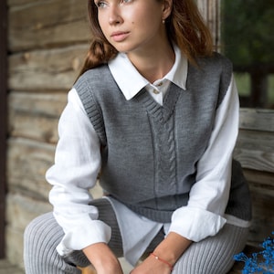 Natural wool women&#39;s sweater vest, Knitted minimalist merino wool pullover vest, Smart casual vest for woman, Vintage braided unisex vest