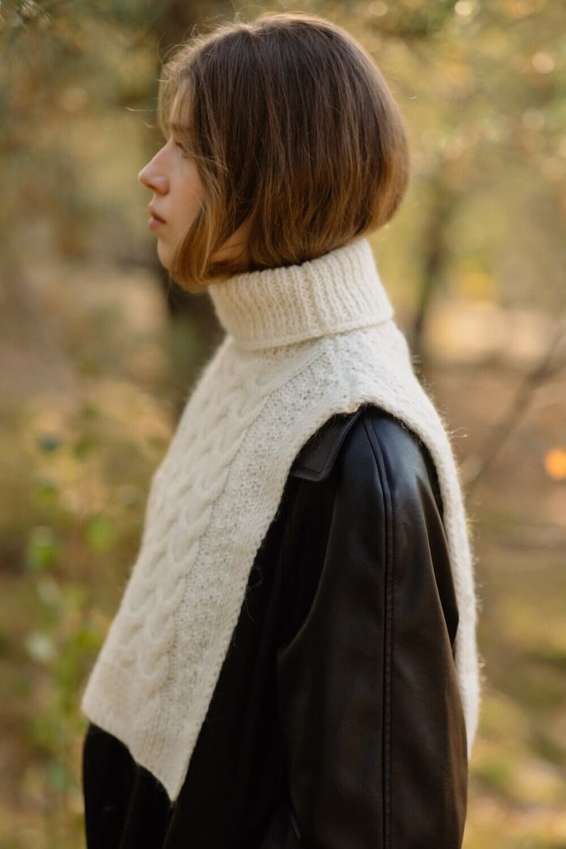 Vintage merino wool knit bib collar, Alpaca knitted bib collar vest, Warm alpaca wool bib scarf, White soft merino knit bib collar women image 2