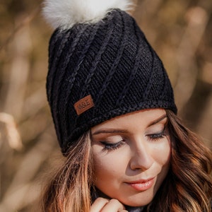 Hand knit hat for women, Fur pom pom hat, Wool winter hat, Beige beanie hat, Merino wool hat, Slouchy knit hat, Womens hat with lining 画像 6