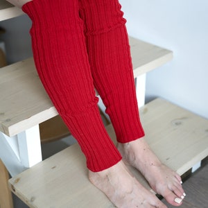 Jambières 100 % laine mérinos tricotées à la main, chaussettes montantes Welly pour femmes, jambières yoga Pilates en laine douce, cadeau pour amateur de yoga image 4
