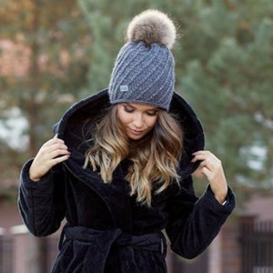 Hand knit hat for women, Fur pom pom hat, Wool winter hat, Beige beanie hat, Merino wool hat, Slouchy knit hat, Womens hat with lining 画像 7