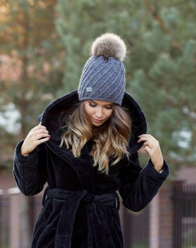 Hand knit hat for women, Fur pom pom hat, Wool winter hat, Beige beanie hat, Merino wool hat, Slouchy knit hat, Womens hat with lining 画像 7
