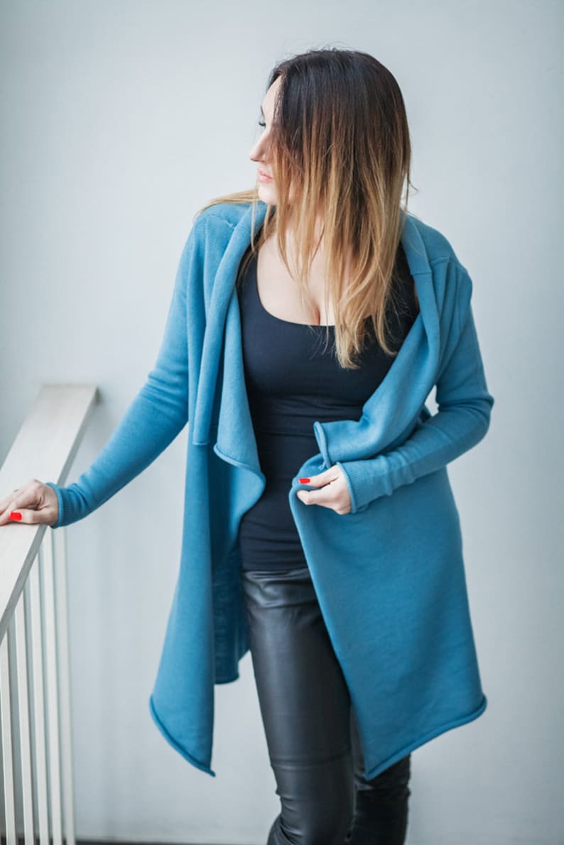 Haut léger en laine mérinos fine, cardigan bleu océan pour femme image 3