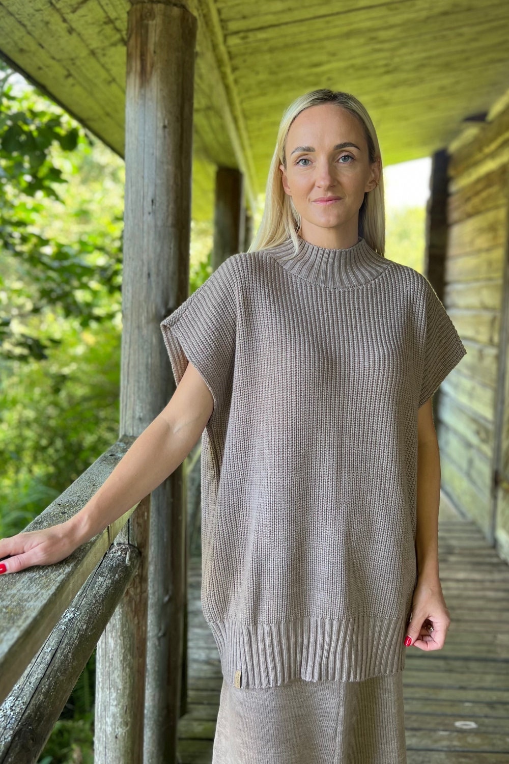 Brown Loose Fit Knitted Vest, Baggy Chunky Merino Knit Natural Wool Women's Sweater Knitted Minimalist Pullover Vest