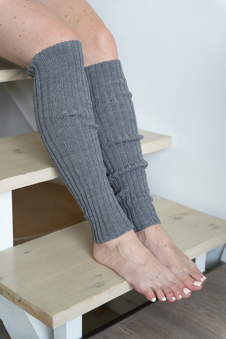 Jambières 100 % laine mérinos tricotées à la main, chaussettes montantes Welly pour femmes, jambières yoga Pilates en laine douce, cadeau pour amateur de yoga image 2