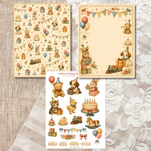 Pu&ograve; includere: Un set di cancelleria con due fogli di carta e un foglio di adesivi con illustrazioni in stile vintage di orsacchiotti, cuccioli, coniglietti, torte di compleanno, palloncini e festoni. Il testo Children's Vintage Birthday &egrave; stampato sul foglio.