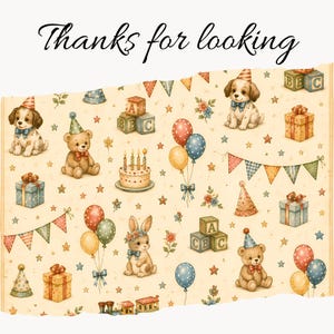 Pu&ograve; includere: Una carta a motivi color crema con illustrazioni di cuccioli, orsacchiotti e un coniglio con cappellini da festa, insieme a torte di compleanno, scatole regalo, palloncini, cubi dell'alfabeto e bandierine. Il testo recita Thanks for looking.