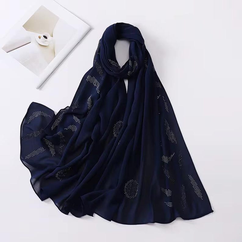 Svart chiffong hijab med strass, lätt och blygsam huvudduk för vardagsbruk, bröllop bild 11