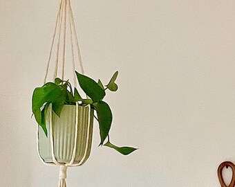 Macrame Plant Hanger / Boho Home Decor / Plant Holder