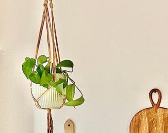 Macrame Plant Hanger / Boho Home Decor / Plant Holder