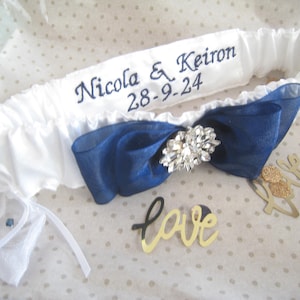 Blaues Braut Strumpfband: Personalisiertes Braut Strumpfband mit Sixpence
