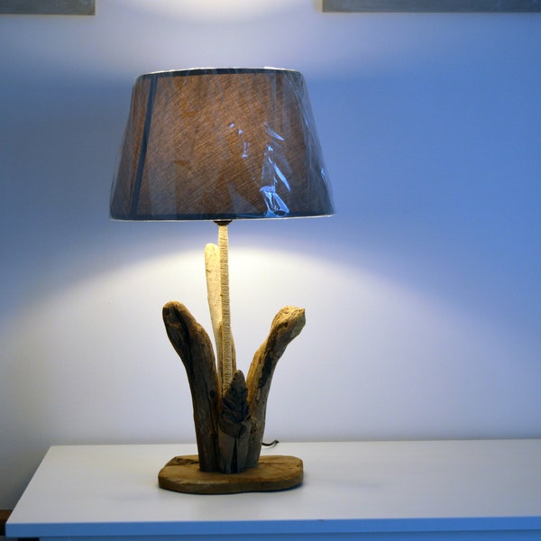 lampe de salon en bois flotté