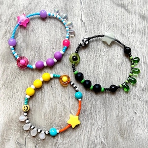 感覚刺激ブレスレット。不安解消。感覚刺激補助具。ミックスビーズ。鮮やかな色彩。