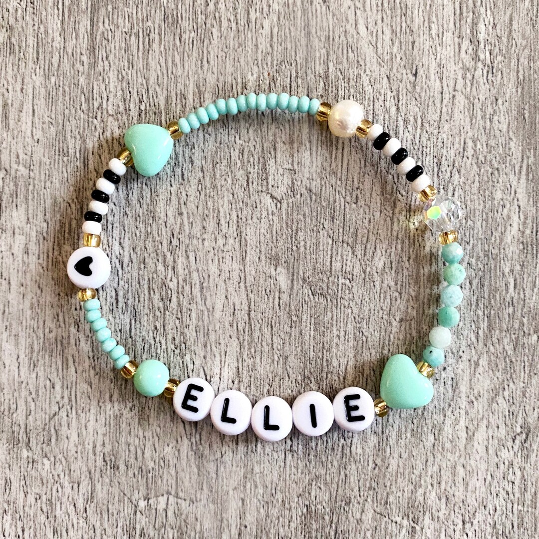 Bracelet Perles D'Eau Douce Et Pierre Verte Sur Cordon Silicone - Fermoir Magnétique - Neuf