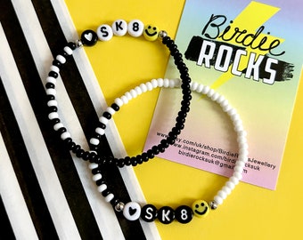 Skate SK8 bracelet. Skateboarder gift. Beaded bracelet. Can be personalised with any name or word. Black and white with smiley