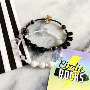 Sensorisches Fidget Armband. Schwarz oder Weiß. Gold oder Silber Akzent Perlen. Angstlinderung. Sensorische Hilfe. Gemischte Perlen.